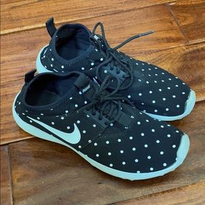 Nike polka dot shoes size 8